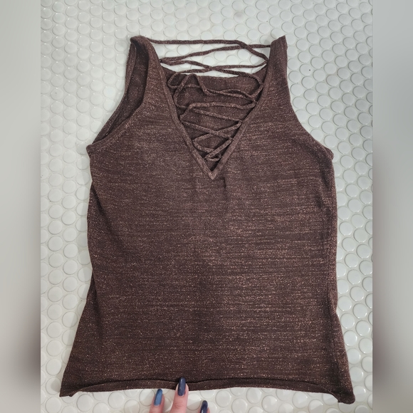 Le Chateau sleevless knit top - Picture 2 of 6